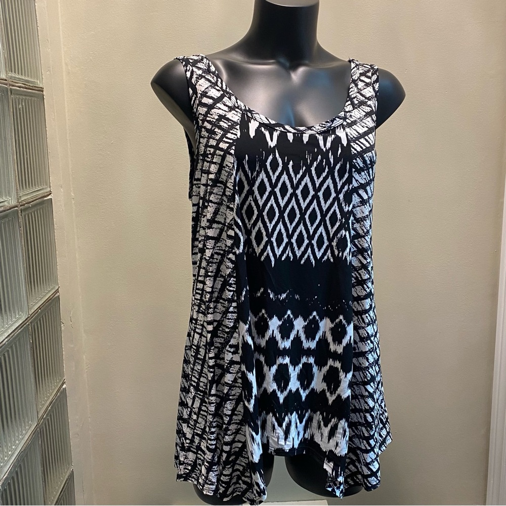 Karen Kane Sleeveless Swing Tunic Top Black White Print Size L